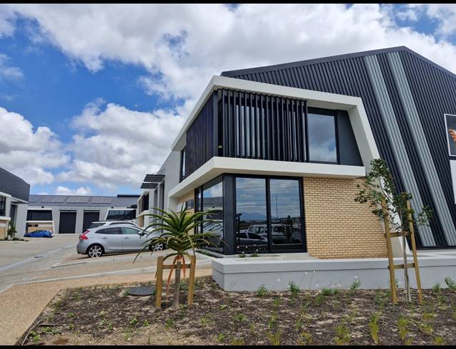 565M² WAREHOUSE TO LET IN STIKLAND INDUSTRIAL